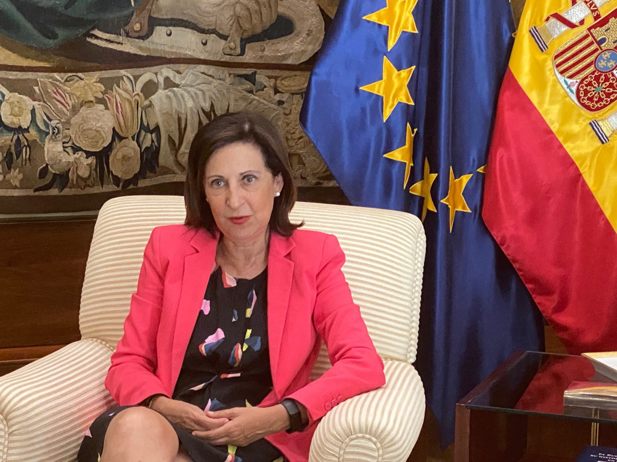 La ministra de Defensa, Margarita Robles, durante la entrevista con Europa Press