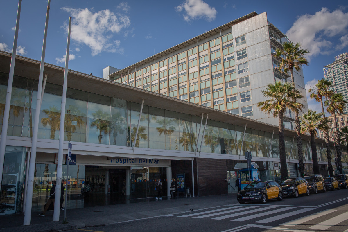 Fachada del Hospital del Mar mientras la ciudad continúa en la fase cero de la desescalada en la novena semana del estado de alarma decretado por el Gobierno por la pandemia del Covid-19, en Barcelon