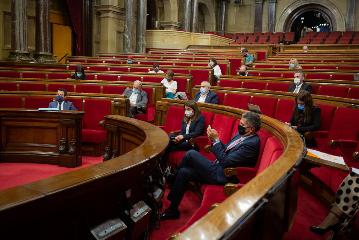 Vista general de un pleno celebrado en el Parlament de Cataluña para tratar la crisis sanitaria del coronavirus, en Barcelona, Catalunya, (España), a 6 de octubre de 2020.