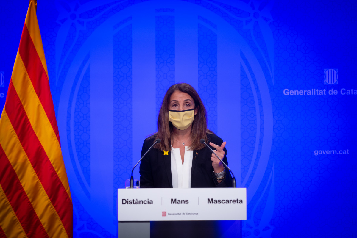 La consellera de la Presidencia y portavoz del Govern de la Generalitat, Meritxell Budó, interviene durante una rueda de prensa posterior al Consejo Ejecutivo, en Barcelona, Catalunya, (España), a 1