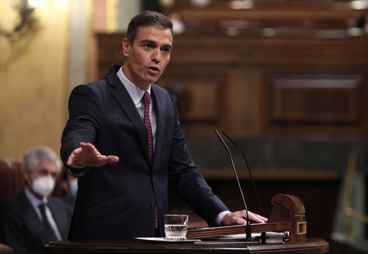 El presidente del Gobierno, Pedro Sánchez, interviene durante la segunda sesión del pleno en el que se debate la moción de censura planteada por Vox, en el Congreso de los Diputados, Madrid (Españ