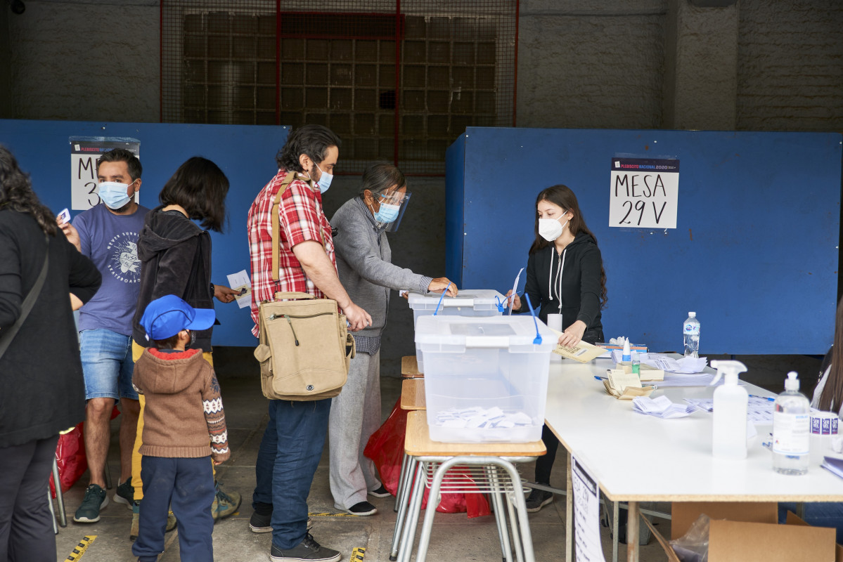 Chile ha votado por amplia mayoría una reforma de la Constitución, vigente desde la dictadura de Pinochet (1973-1990)