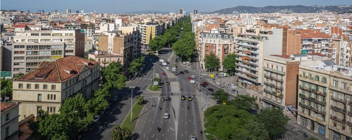 Calle Aragó de Barcelona en su cruce con la avenida Diagonal