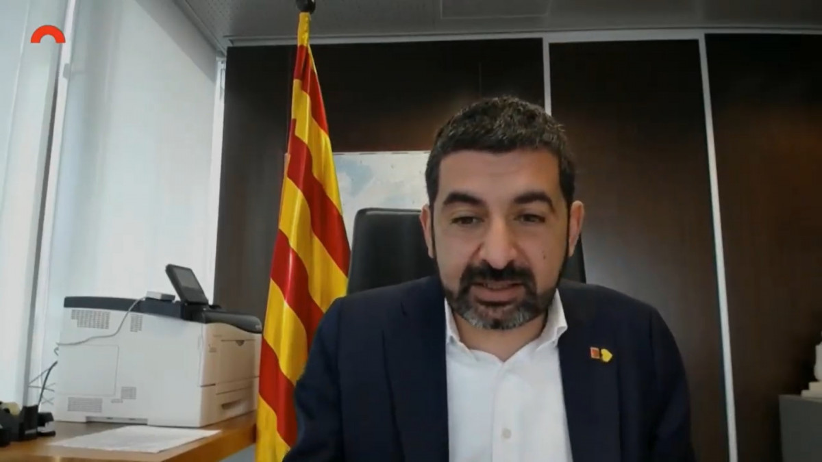 El conseller de Treball, Afers Socials i Famílies, Chakir el Homrani, intervé telemàticament en la comissió d'investigació de la gestió de les residències de gent gran del Parlament.