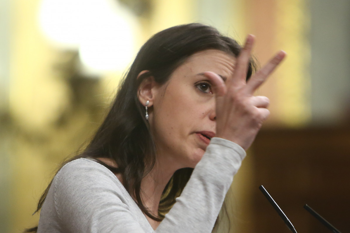 La ministra de Igualdad, Irene Montero, interviene durante una sesión plenaria en el Congreso de los Diputados, en Madrid (España), a 2 de diciembre de 2020. El Pleno afronta desde el lunes 30 de no