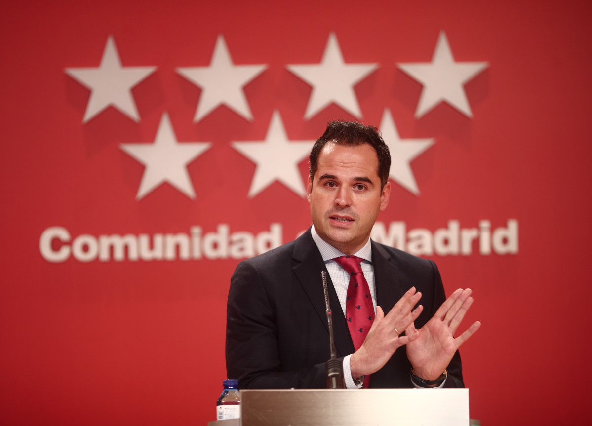 El vicepresidente de la Comunidad de Madrid, Ignacio Aguado, interviene en la rueda de prensa convocada posterior al Consejo de Gobierno de la Comunidad de Madrid celebrada en la Real Casa de Correos,