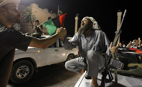 Lucha en las calles de Tripoli, capital de Libia