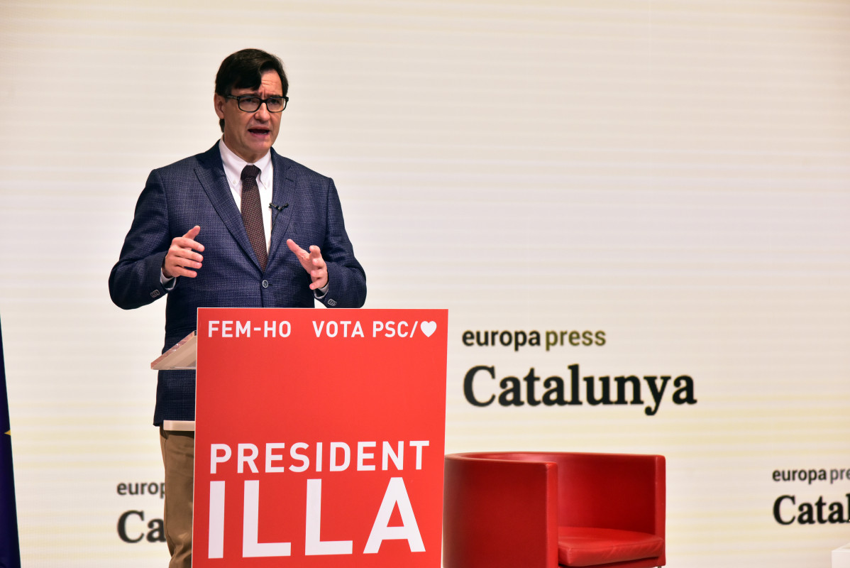 El que fuera ministro de Sanidad y actual candidato del PSC a la Presidencia de la Generalitat de Cataluña, Salvador Illa, interviene en un Encuentro Digital de Europa Press, en Barcelona, Catalunya,