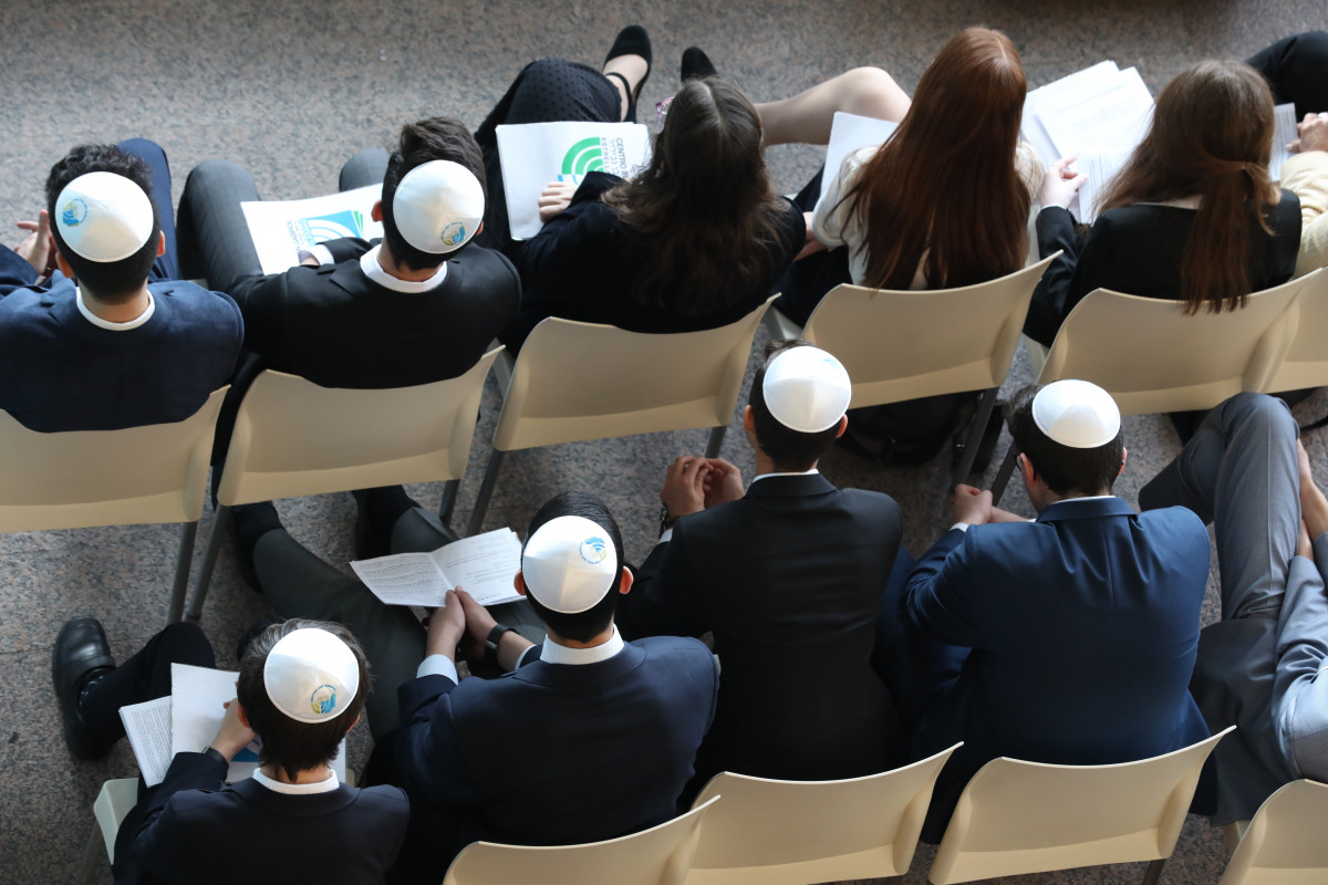 Miembros del Centro Ibn Gabirol, colegio para la educación judía en Madrid participan en el acto del Día Internacional de la Memoria del Holocausto, a 23 de enero de 2020.