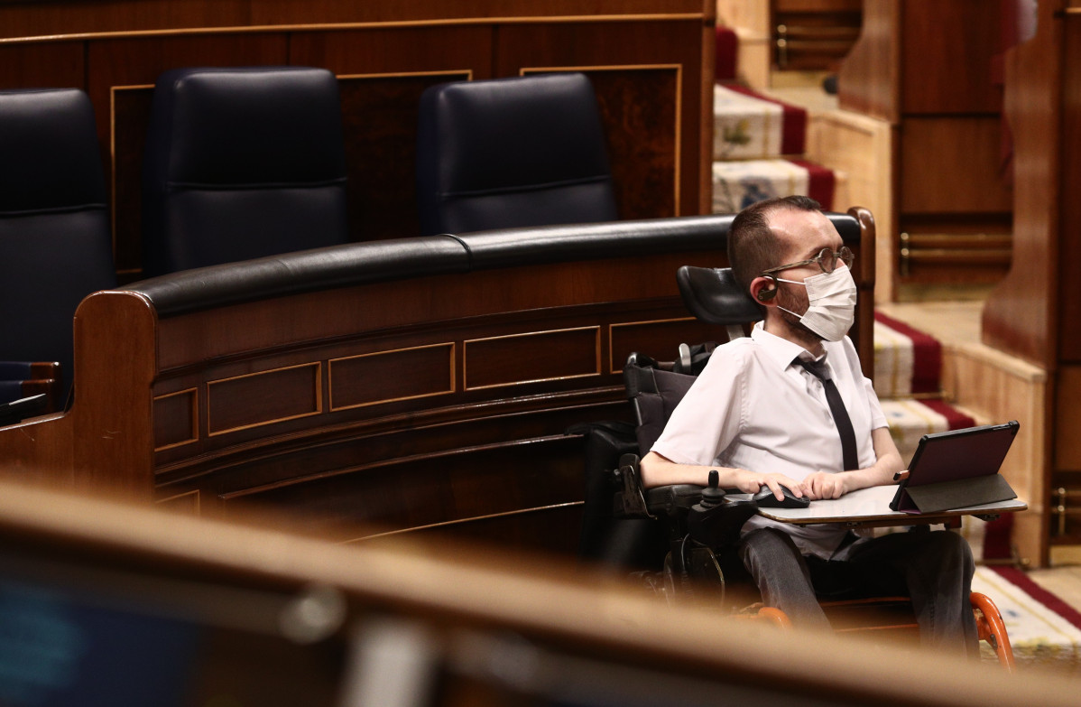 El portavoz parlamentario de Unidas Podemos, Pablo Echenique, en una sesión plenaria en el Congreso de los Diputados, en Madrid, (España), a 23 de febrero de 2021. El Pleno debate hoy, unas horas después de que el Rey acuda a la Cámara a celebrar el 40 an