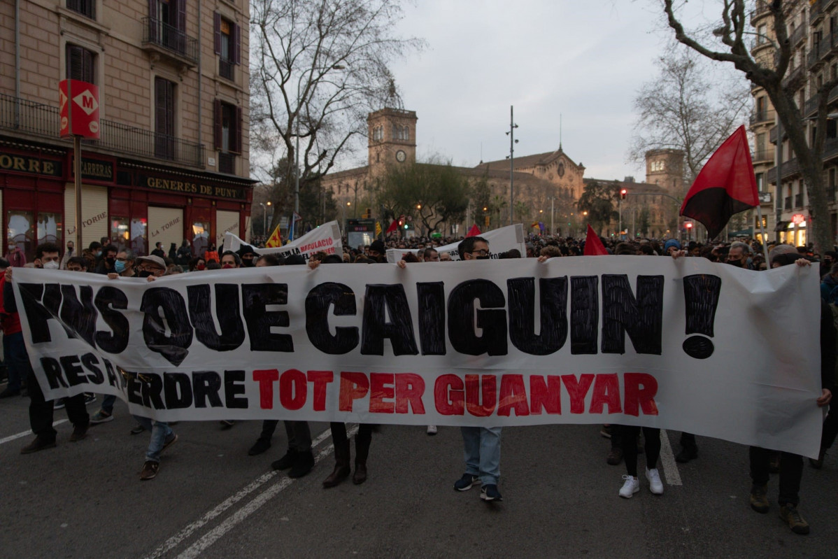 Pancarta de la concentración en Barcelona a favor del rapero Pablo Hasel