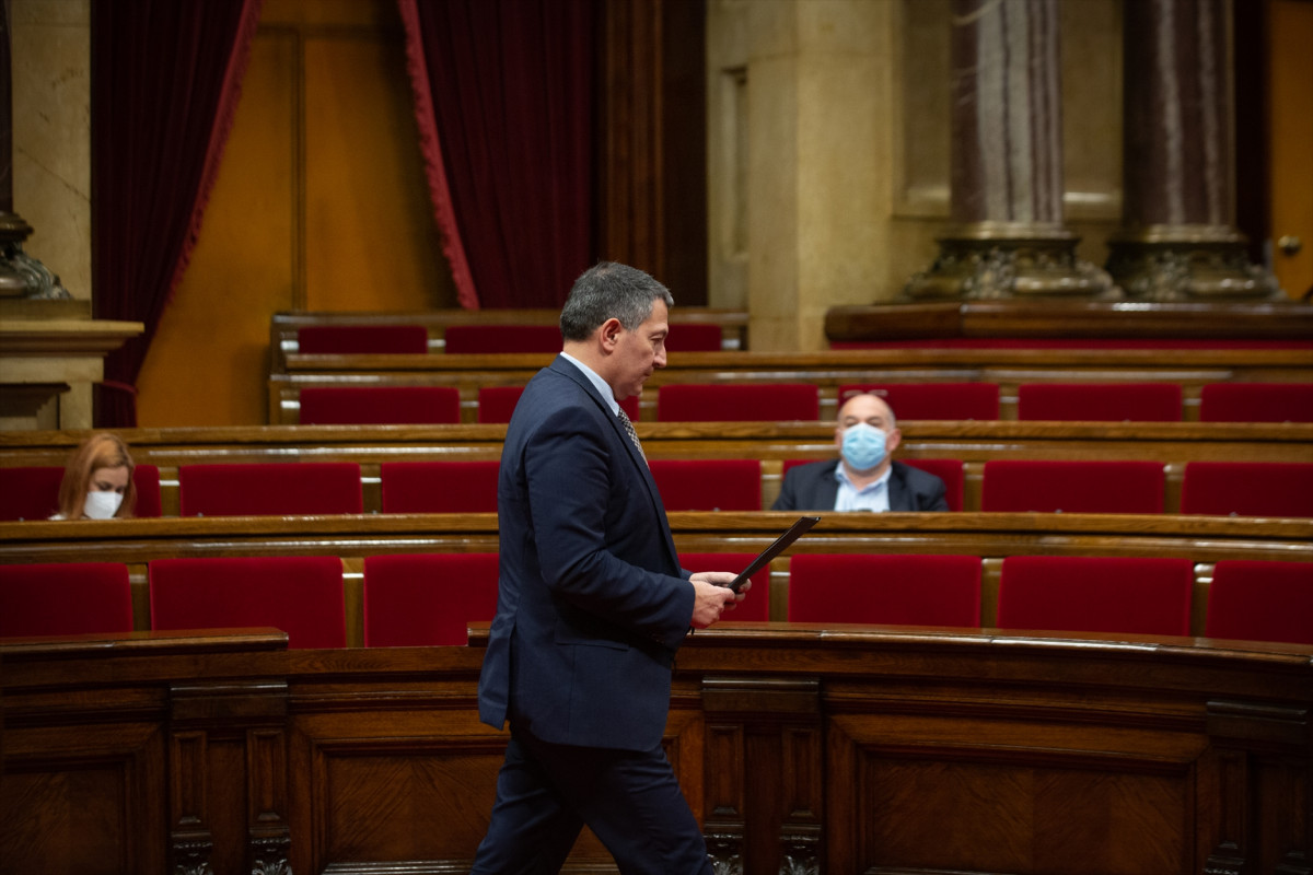 El conseller de Interior, Miquel Samper, esta semana en el Parlament