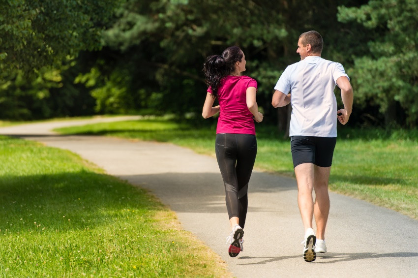 Archivo - Correr. Runing. Pareja corriendo. Ejercicio físico