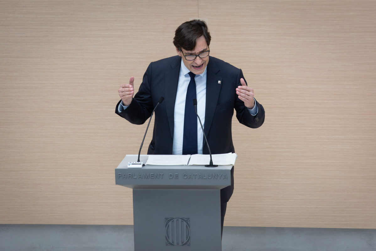 El líder del PSC en el Parlament, Salvador Illa, en el pleno de investidura en el Parlament