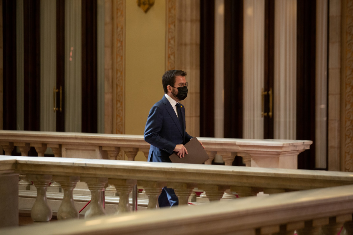 El vicepresidente de la Generalitat en funciones y candidato de ERC a la Presidencia, Pere Aragonès, a su llegada a la segunda sesión del debate de investidura a la presidencia de la Generalitat de Catalunya, en el Parlament, Barcelona, Cataluña, (España)