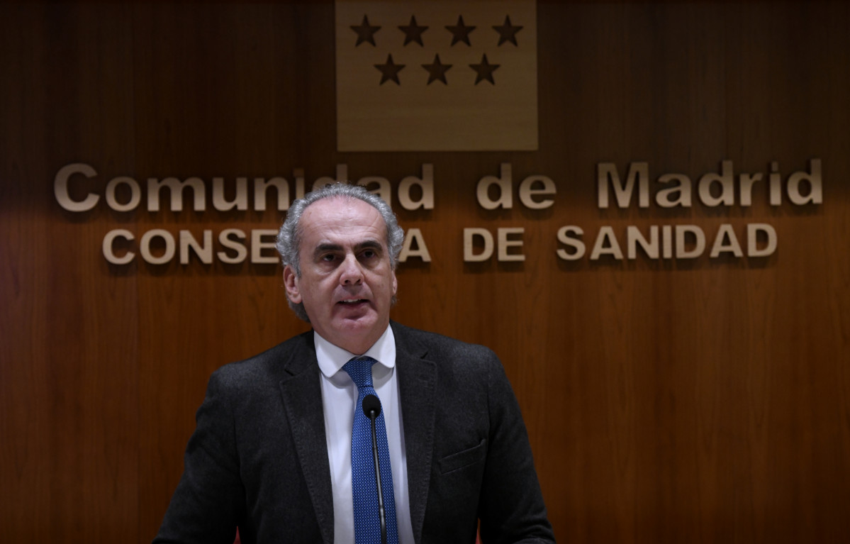 Archivo - El consejero de Sanidad de la Comunidad de Madrid, Enrique Ruiz Escudero durante una rueda de prensa para actualizar la información epidemiológica y asistencial por coronavius en la regió