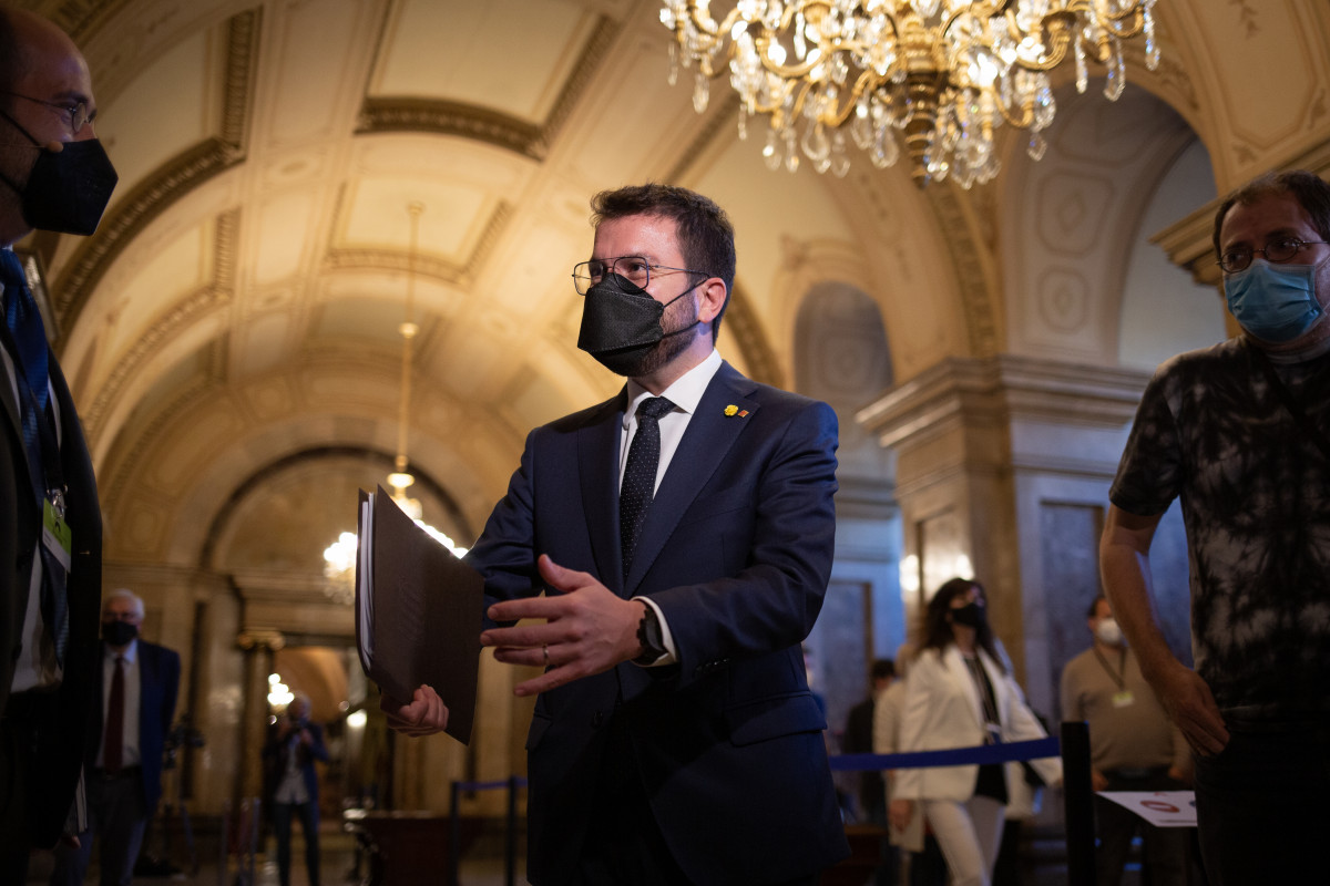 El presidente del Govern, Pere Aragonès, en el Parlament antes del pleno de su investidura.