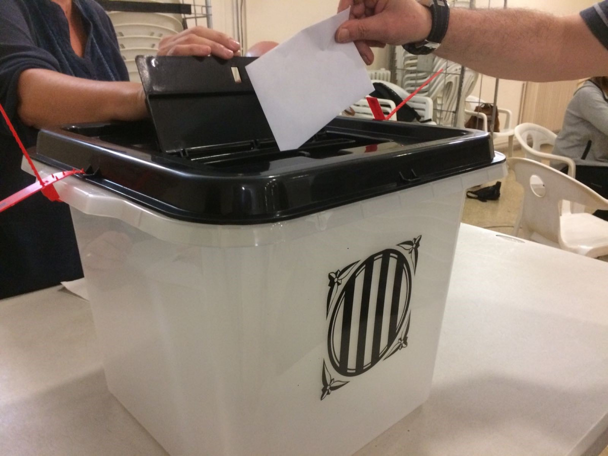 Archivo - Arxiu - Urna de votació del referèndum de l'1-O.