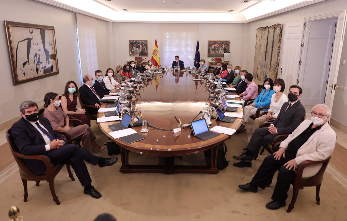 Archivo - Foto de todos los ministros en sala histórica del Consejo, donde participarán en el primer Consejo de Ministros tras la remodelación del Gobierno, a 13 de julio de 2021, en Madrid (Españ