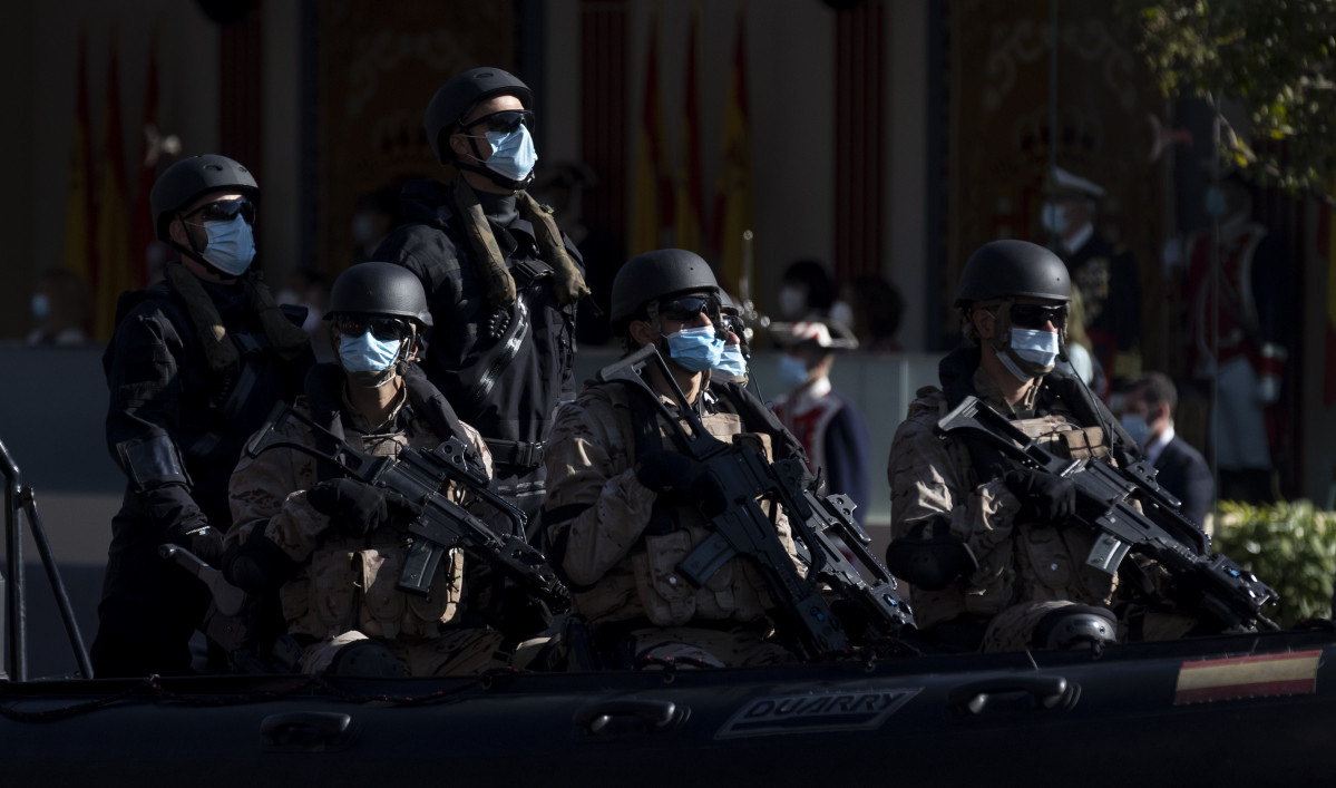 Militares durante el desfile militar en el Día de la Fiesta Nacional