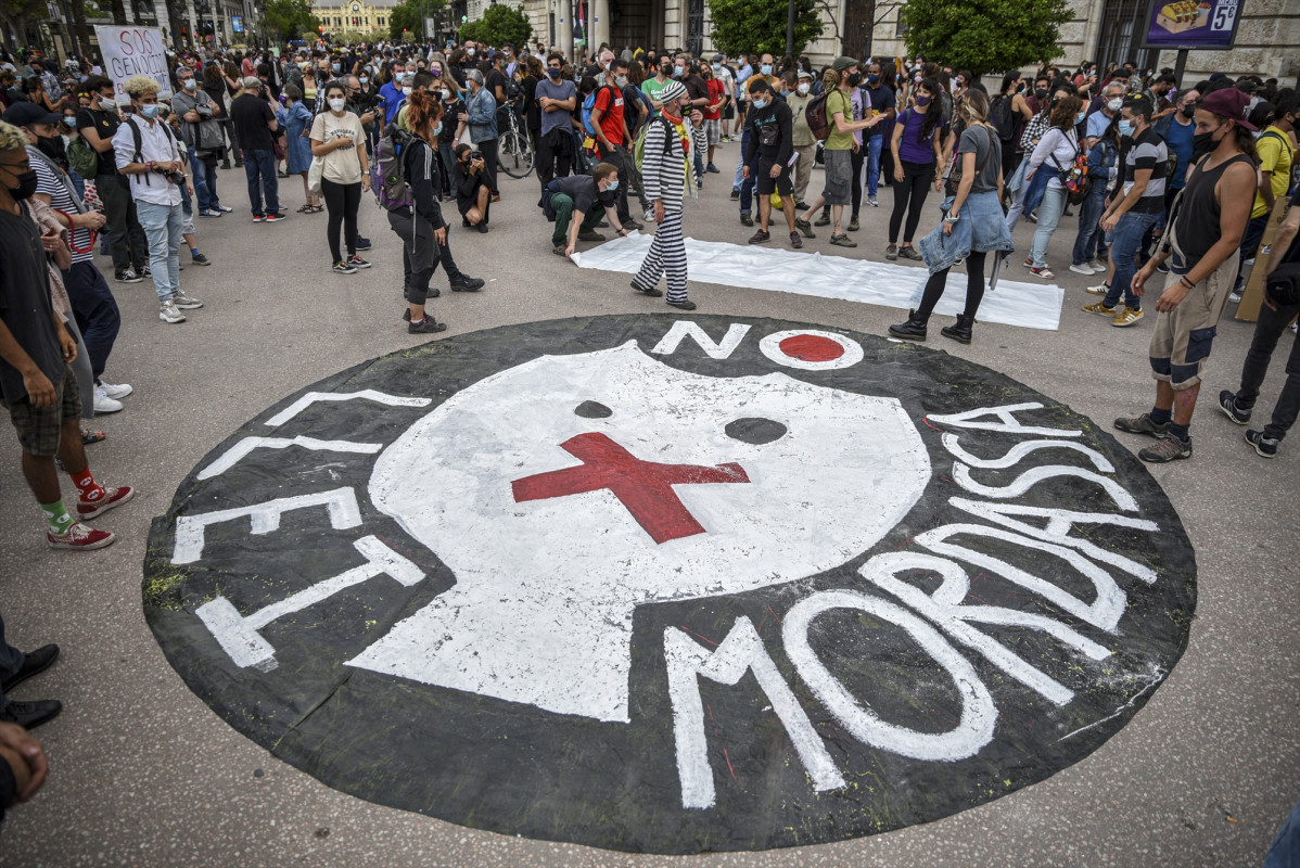 Archivo - Concentración contra la conocida como 'Ley Mordaza' en la Plaza del Ayuntamiento, a 5 de junio de 2021, en Valencia, Comunidad Valenciana (España).