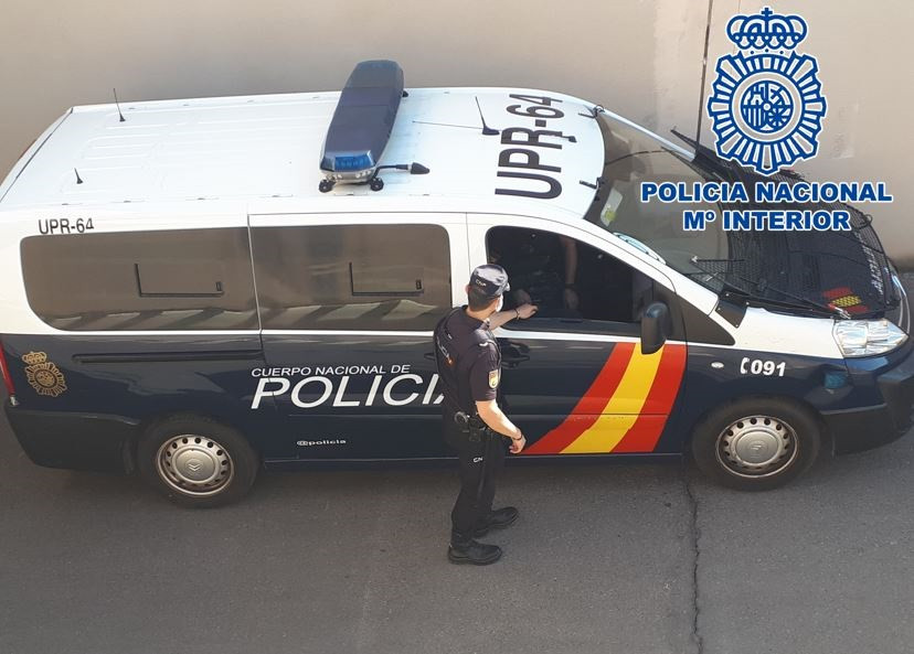 Archivo - Furgón de Policía Nacional