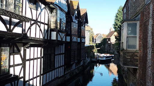 Afluente del Stour atravesando la ciudad de Canterbury. Fotografía: J.L. Meneses