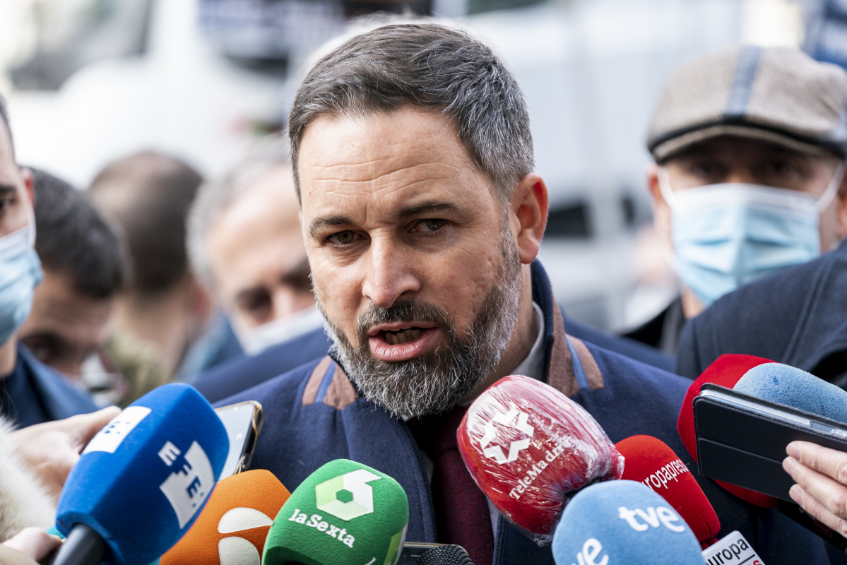 Archivo - El líder de Vox, Santiago Abascal, ofrece declaraciones a los medios, en una concentración contra la reforma de la ‘Ley Mordaza’, frente a la Delegación del Gobierno, a 24 de noviembr