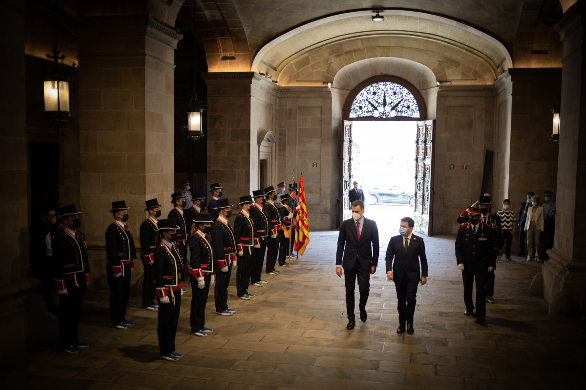 EuropaPress 3937938 presidente gobierno pedro sanchez generalitat pere aragones reunen palau