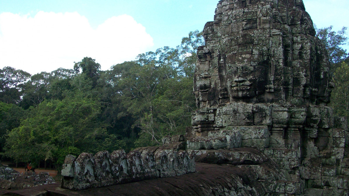 7. Caras Bayon