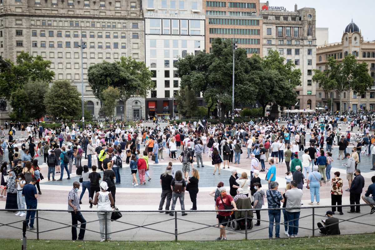 EuropaPress 3760758 cientos personas acuden manifestacion contra subida luz plaza catalunya