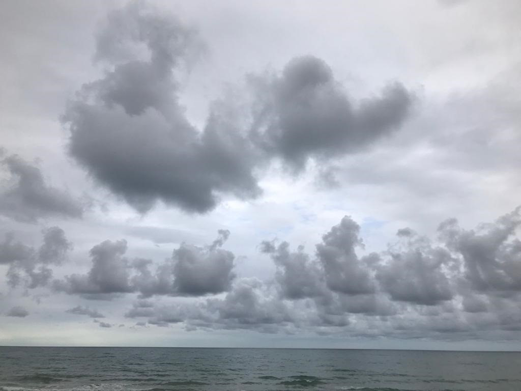 Las lluvias, las tormentas acompañadas de granizo y los fenómenos costeros tendrán este viernes a varias provincias de Cataluña con aviso de riesgo meteorológico.