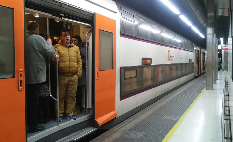 Renfe implanta un sistema de relojes de precisión en estaciones de Rodalies de Catalunya