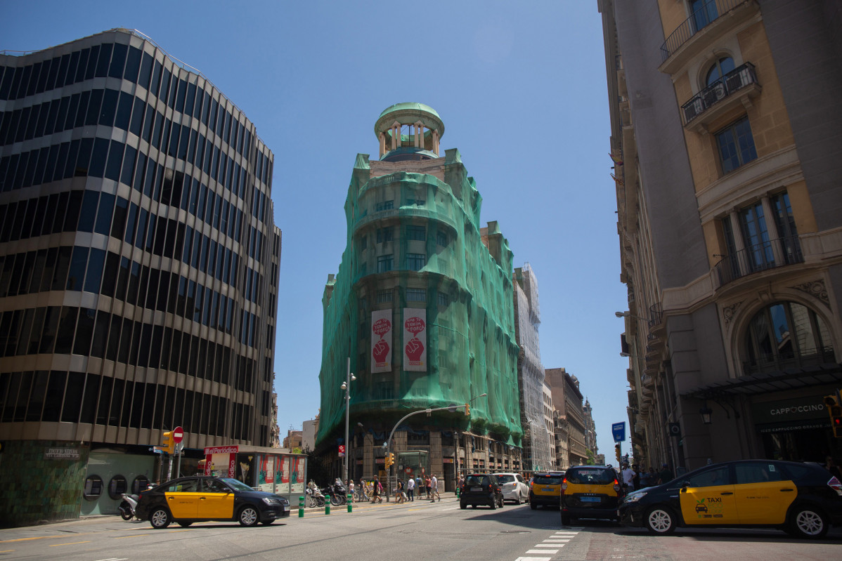 Archivo - Fachada del edificio de Comisiones Obreras en la Via Laietana, a 23 de junio de 2022, en Barcelona, Cataluña (España). El edificio de Comisiones Obreras fue encargado por la Caja Mutua Pop