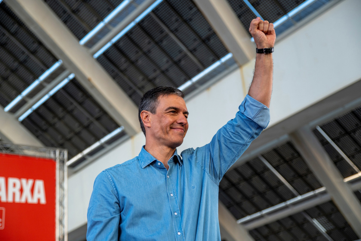 El presidente del Gobierno y secretario general del PSOE, Pedro Sánchez, durante un acto de precampaña del PSC, en la Placa Fotovoltaica del Fòrum, a 4 de mayo de 2023, en Barcelona, Catalunya (Esp