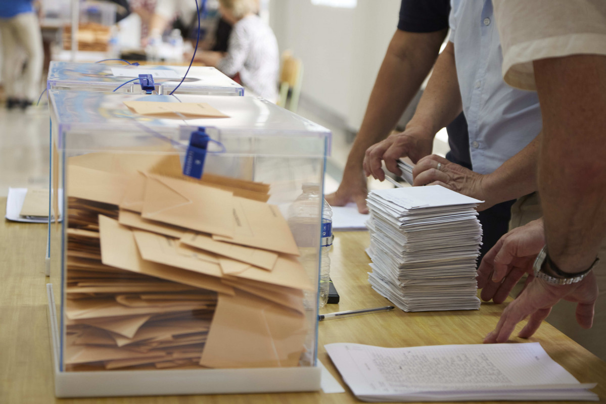 Catalunya press   mesa electoral (2)