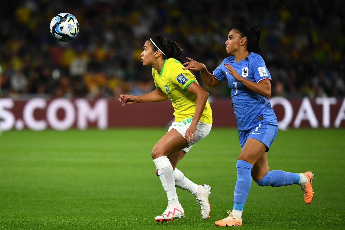 EuropaPress 5359317 antonia of brazil competes for possession with sakina karchaoui of france