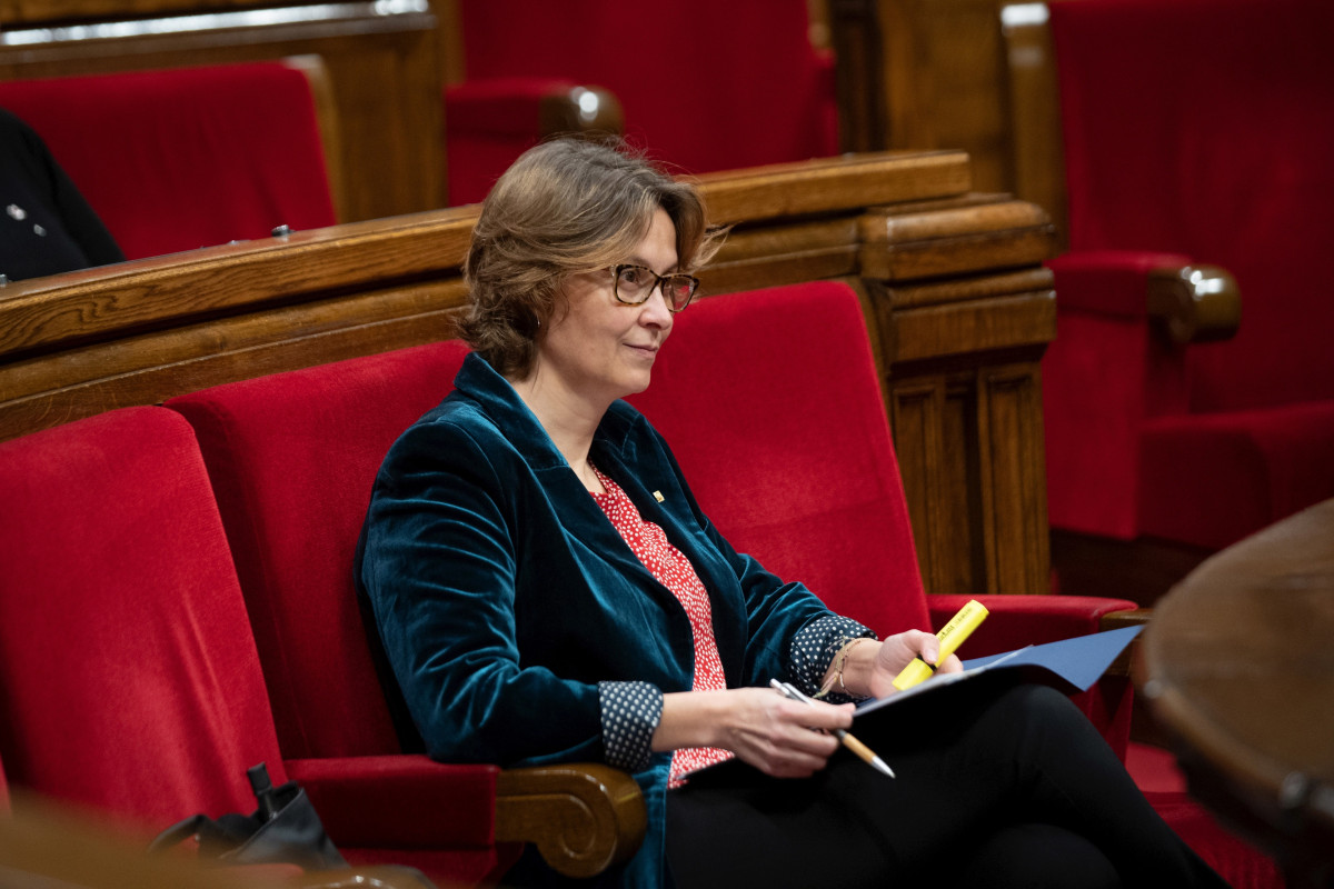 Archivo - La consellera de Acción Exterior y Unión Europea, Meritxell Serret, durante una sesión plenaria en el Parlament.