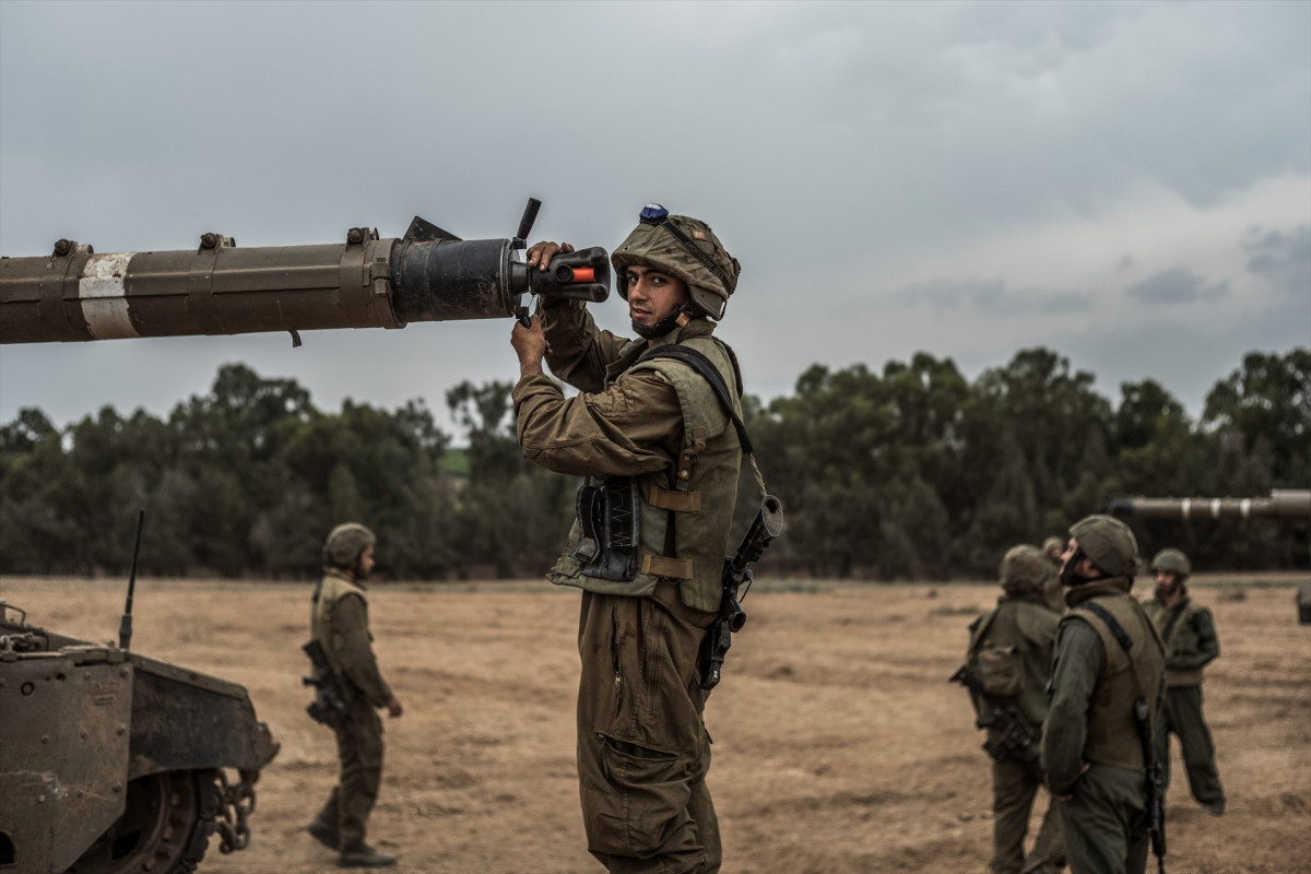 EuropaPress 5494774 09 november 2023 israel sderot israeli soldier work on tank at the