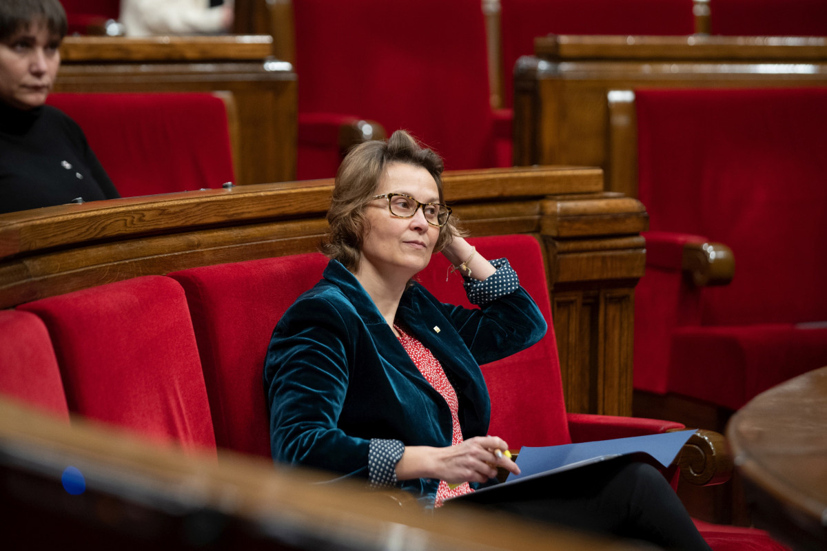 Archivo - La consellera de Acción Exterior y Unión Europea, Meritxell Serret, durante una sesión plenaria en el Parlament.