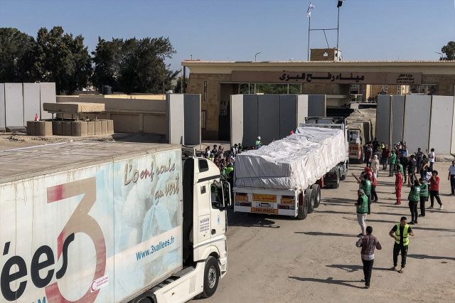 EuropaPress 5520809 21 october 2023 egypt rafah the first trucks carrying aid to the gaza strip 1