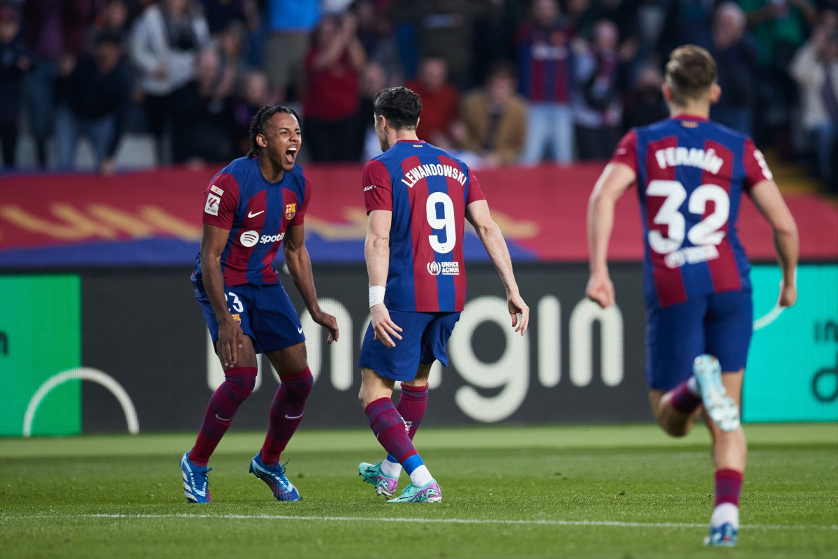 EuropaPress 5571747 robert lewandowski of fc barcelona reacts after scoring goal during the