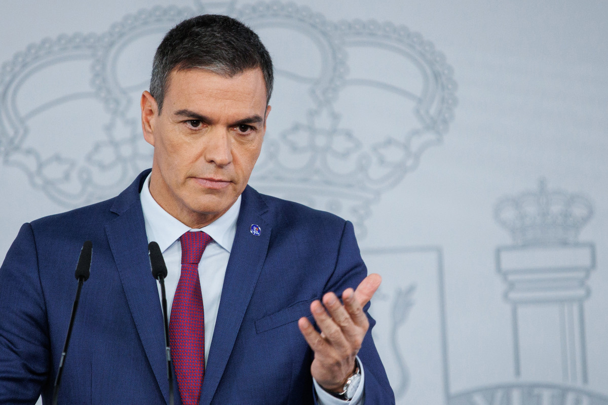 Archivo - El presidente del Gobierno en funciones, Pedro Sánchez, ofrece una rueda de prensa tras reunirse con el Rey Felipe VI, en el Complejo de la Moncloa, a 3 de octubre de 2023, en Madrid (Espa