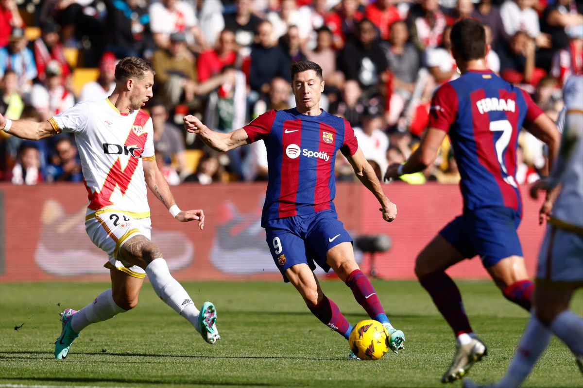 EuropaPress 5599543 robert lewandowski of fc barcelona in action during the spanish league