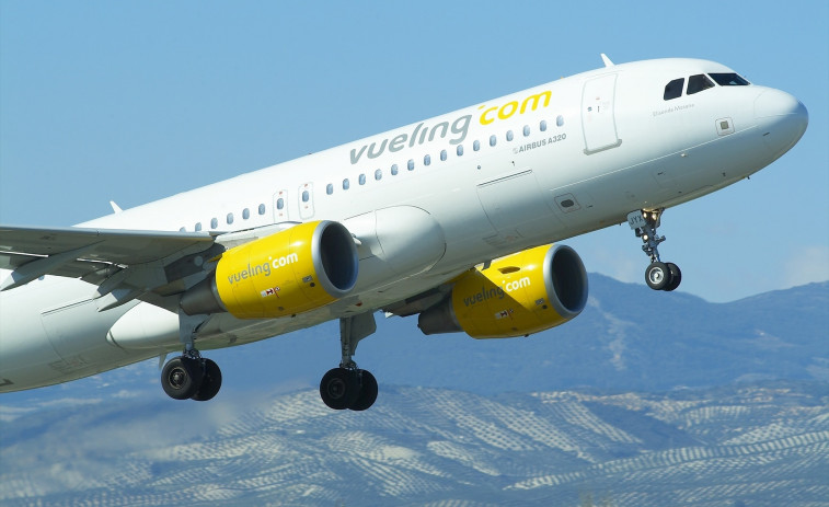 El avión del vuelo Barcelona-Santander regresa al aeropuerto barcelonés al poco de despegar por motivos técnicos