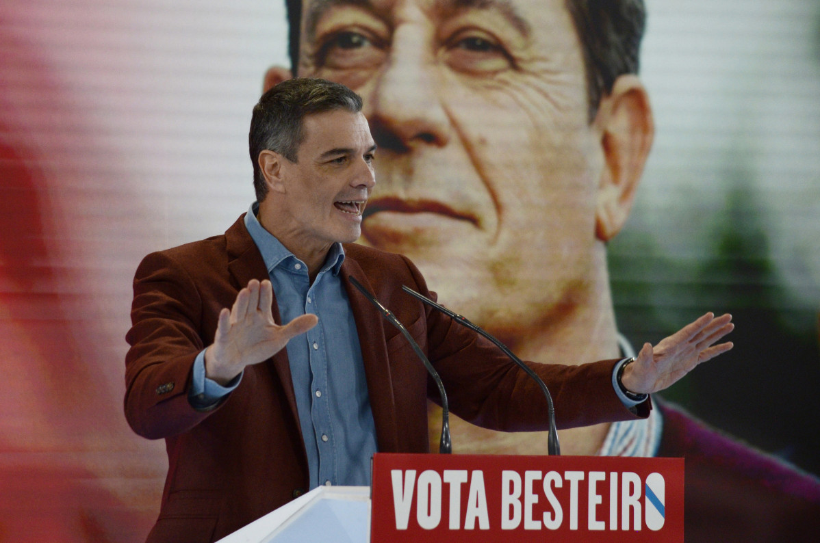 Pedro Sánchez interviene en un mitin en Ourense