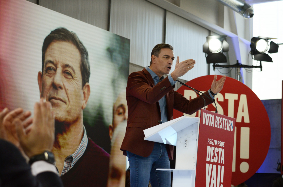 El presidente del Gobierno y secretario general del PSOE, Pedro Sánchez, durante un acto de campaña del PSdeG, en Expourense, a 3 de febrero de 2024, en Ourense, Galicia (España).