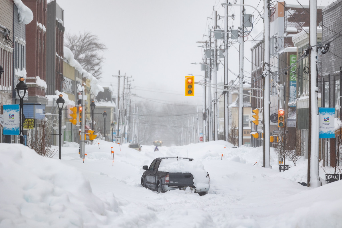 EuropaPress 5740953 05 february 2024 canada sydney truck is abandoned on snow covered street