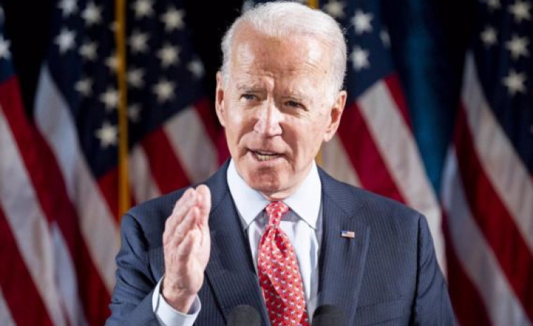 Dos senadores más retiran el apoyo a Biden en las últimas horas