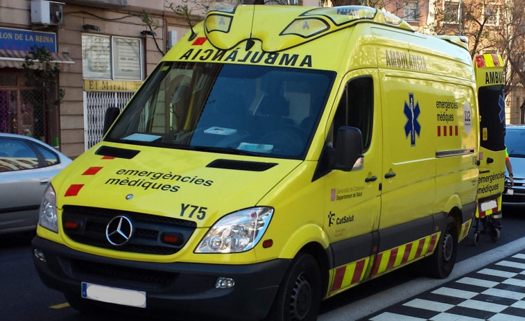 Una pelea multitudinaria en la Barceloneta acaba con un herido grave y cuatro detenidos